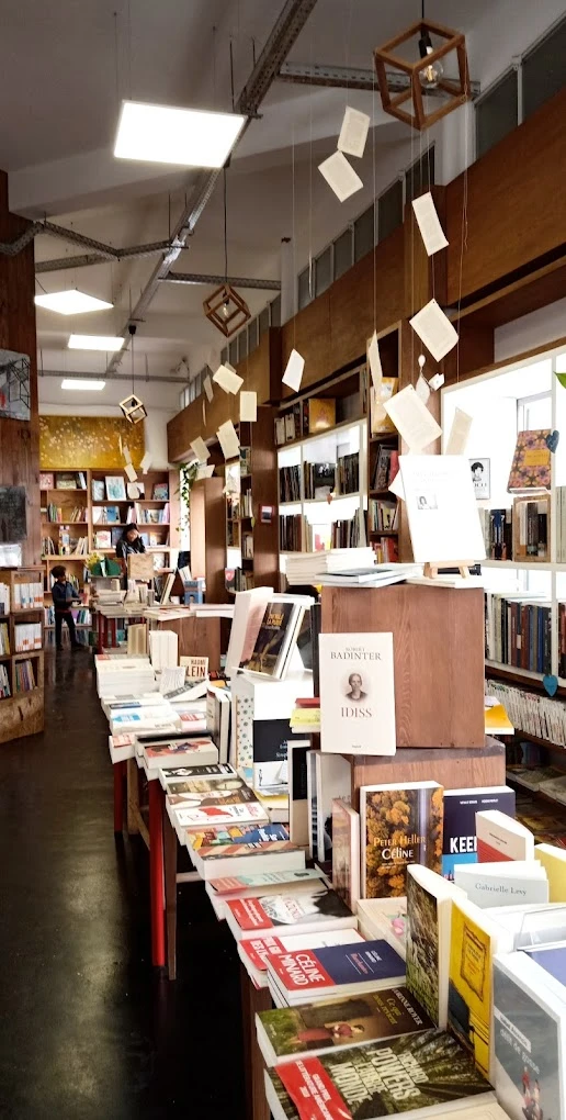 Le Carrefour des Livres - Book store in Casablanca - books for rent in casablanca - RENTS.ma