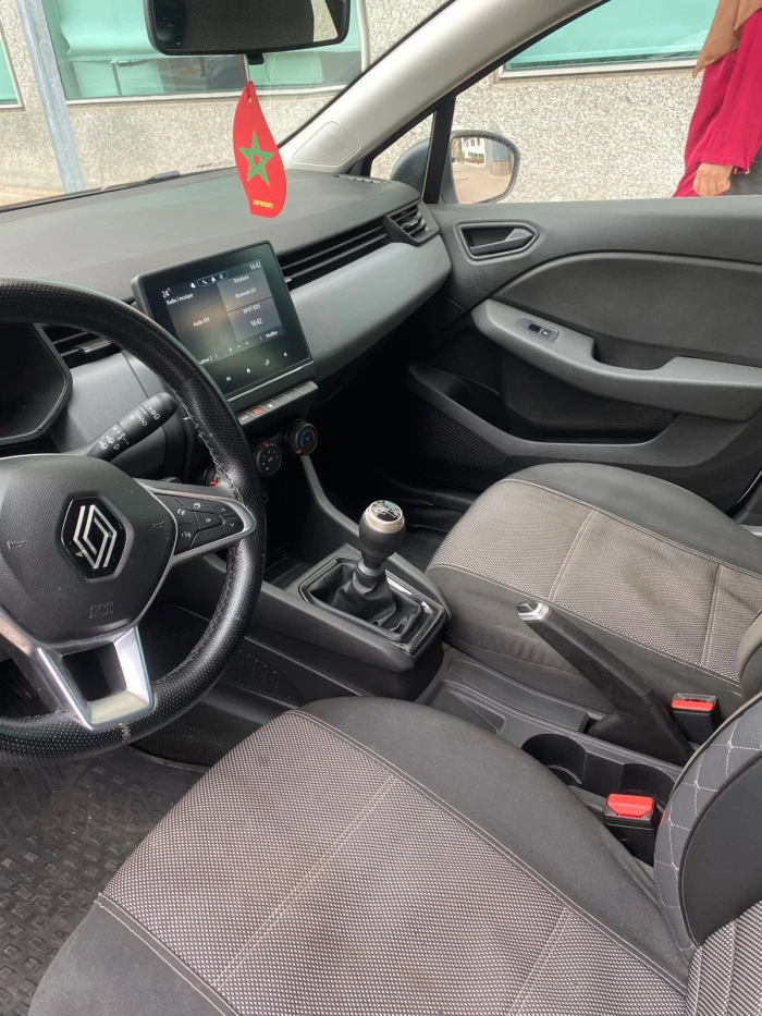 Location Renault Clio 5 Agadir | Confort, Style et Prix Abordable - cars for rent in agadir - RENTS.ma