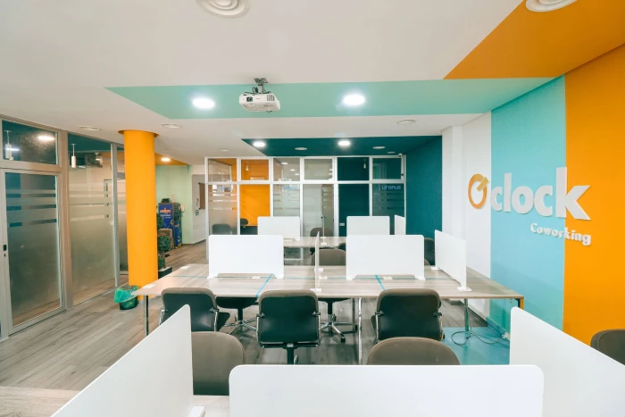 Poste en Espace Partagé – O’Clock Coworking Agadir - offices for rent in agadir - RENTS.ma