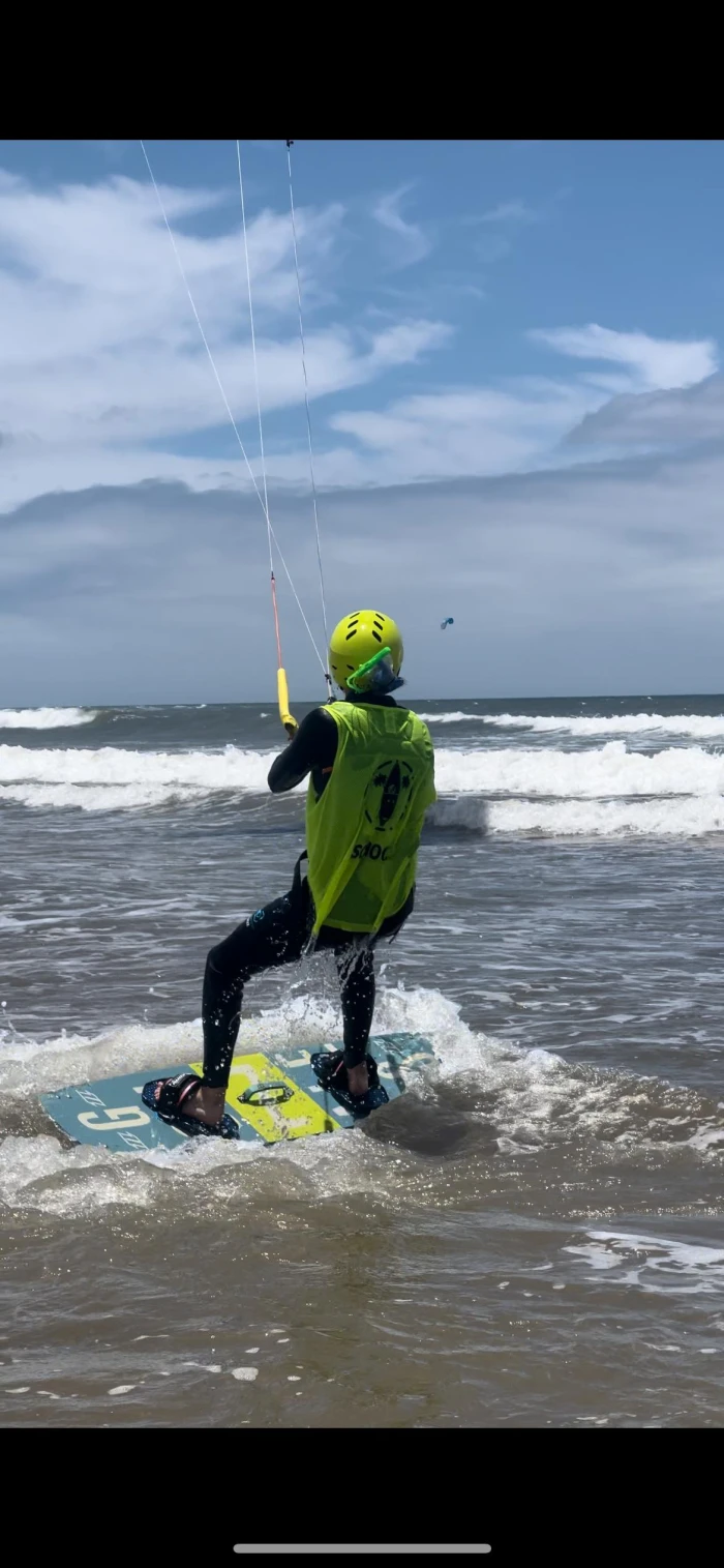 2h kitesurf lessons in Essaouira - surf for rent on RENTS.ma