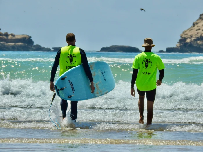 2h surf lessons in Essaouira - surf for rent on RENTS.ma