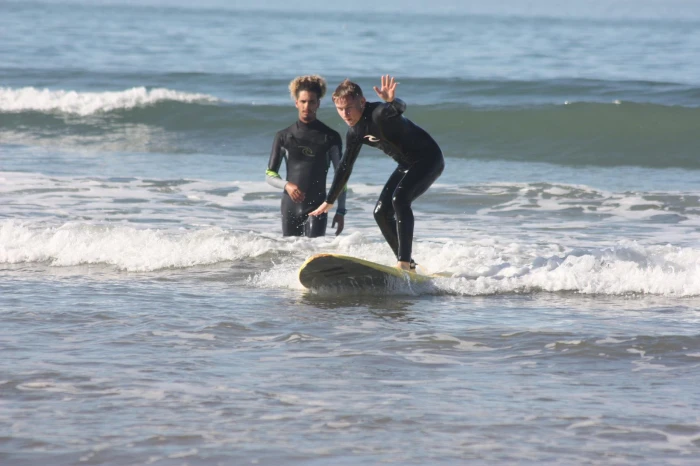 Group surf lessons - surf for rent in essaouira - RENTS.ma