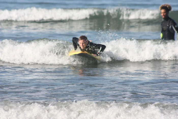 Group surf lessons - surf for rent in essaouira - RENTS.ma