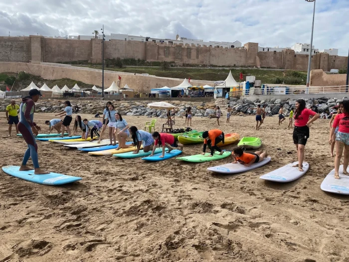 Apprendre à surfer à Rabat 🌊 | École de surf & padel au Maroc - surf for rent in rabat - RENTS.ma