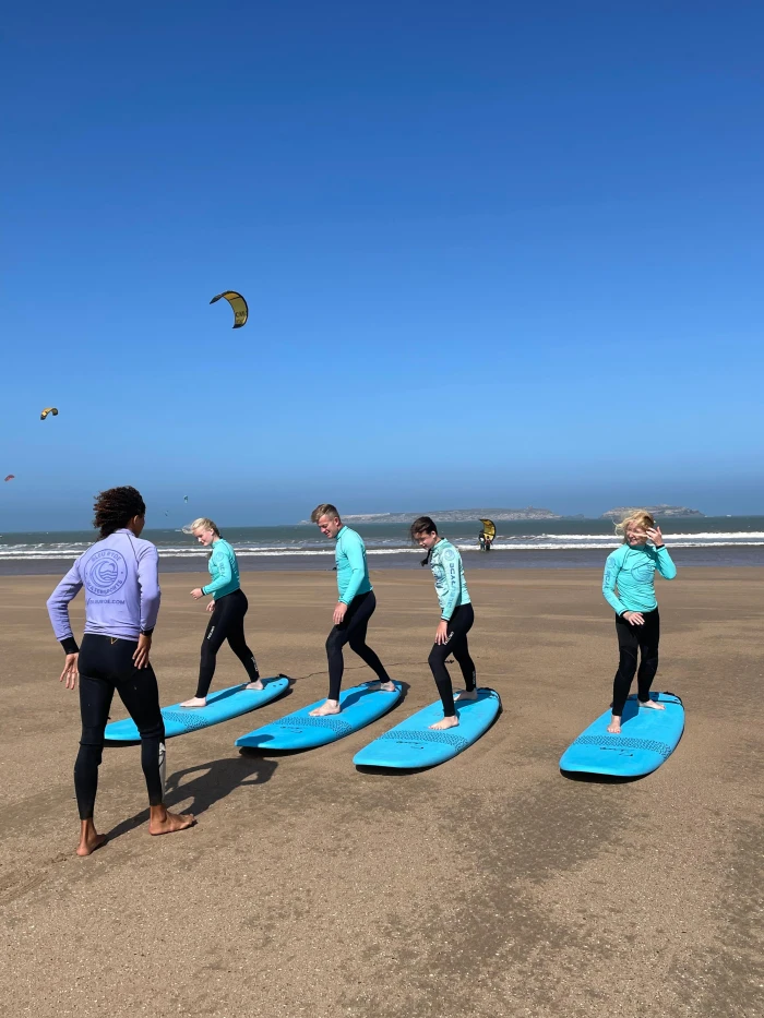 Vagues et Aventures : Une Expérience de Surf Inoubliable - surf for rent in essaouira - RENTS.ma
