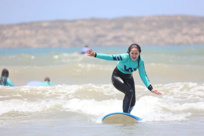 🏄‍♂️ Cours de Surf à Essaouira – Apprenez à surfer avec des pros locaux - surf for rent in essaouira - RENTS.ma