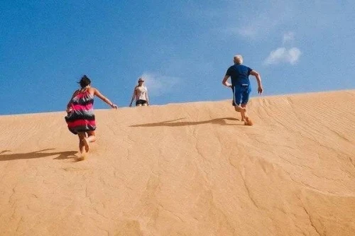 Sandboarding in Agadir - book activity in agadir - RENTS.ma