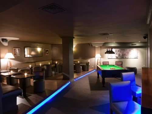 Le Cercle Pool hall Marrakech - billard marrakech - billiard for rent in marrakech - RENTS.ma