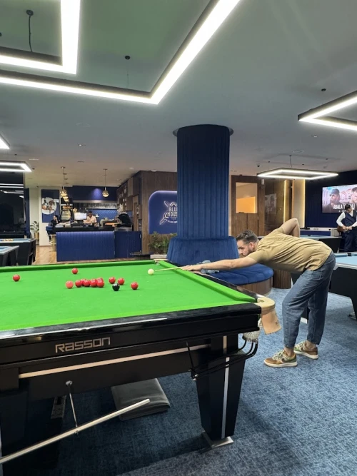 Blue House - Pool billard club in Marrakesh - billiard for rent in marrakech - RENTS.ma
