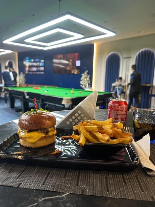 Blue House - Pool billard club in Marrakesh - billiard for rent in marrakech - RENTS.ma