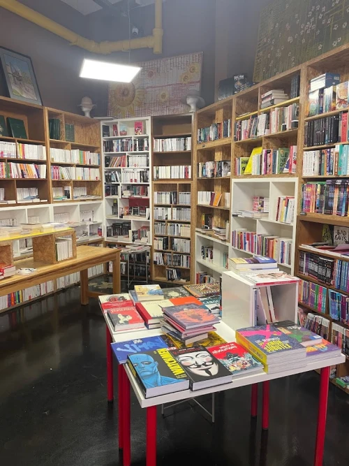 Le Carrefour des Livres - Book store in Casablanca - books for rent in casablanca - RENTS.ma