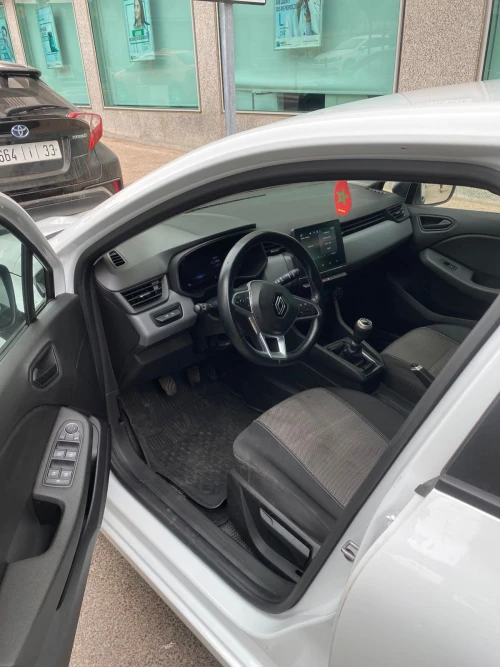 Location Renault Clio 5 Agadir | Confort, Style et Prix Abordable - cars for rent in agadir - RENTS.ma