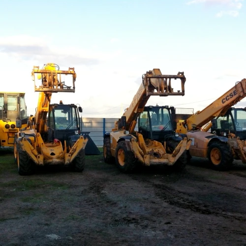 Location d'engins chantier BTP machine JCB Tanger - engins for rent in tangier - RENTS.ma