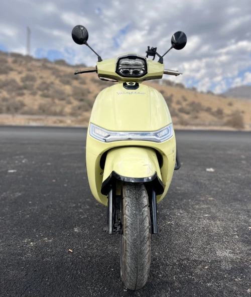 Location de Scooter Surf à Tamraght – 80cc avec Porte-Surf Inclus - motorcycles for rent in taghazout - RENTS.ma