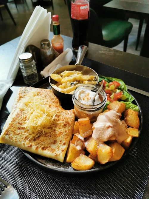 Le Duo Café Restaurant – A Cozy Spot for Food Lovers in Morocco - book restaurant in casablanca - RENTS.ma