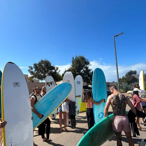 BEGINNER SURF LESSON - surf for rent in agadir - RENTS.ma