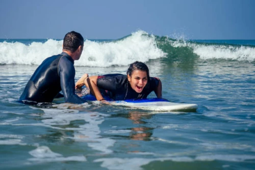 Group surf lessons - surf for rent in essaouira - RENTS.ma