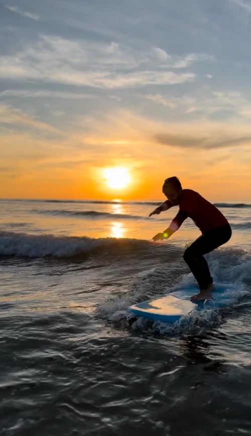 Surf course in Essaouira 🪁 | lessons, surfing, wingfoil - surf for rent in essaouira - RENTS.ma