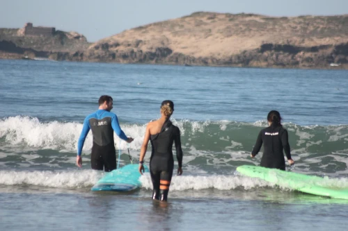 Group surf lessons - surf for rent in essaouira - RENTS.ma