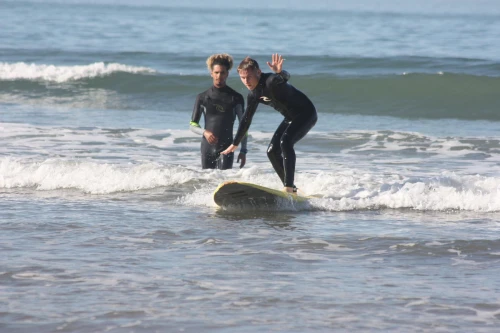 Group surf lessons - surf for rent in essaouira - RENTS.ma