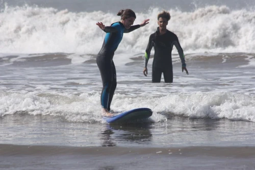 Group surf lessons - surf for rent in essaouira - RENTS.ma