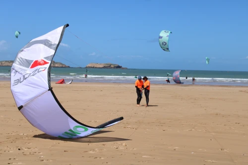 Ecole de kitesurf à Essaouira – Cours avec Bleukite Surf School - surf for rent in essaouira - RENTS.ma